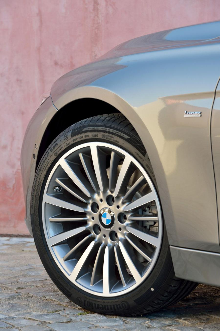  BMW 330d Touring Luxury Line 2015 года  (фото 8 из 28)
